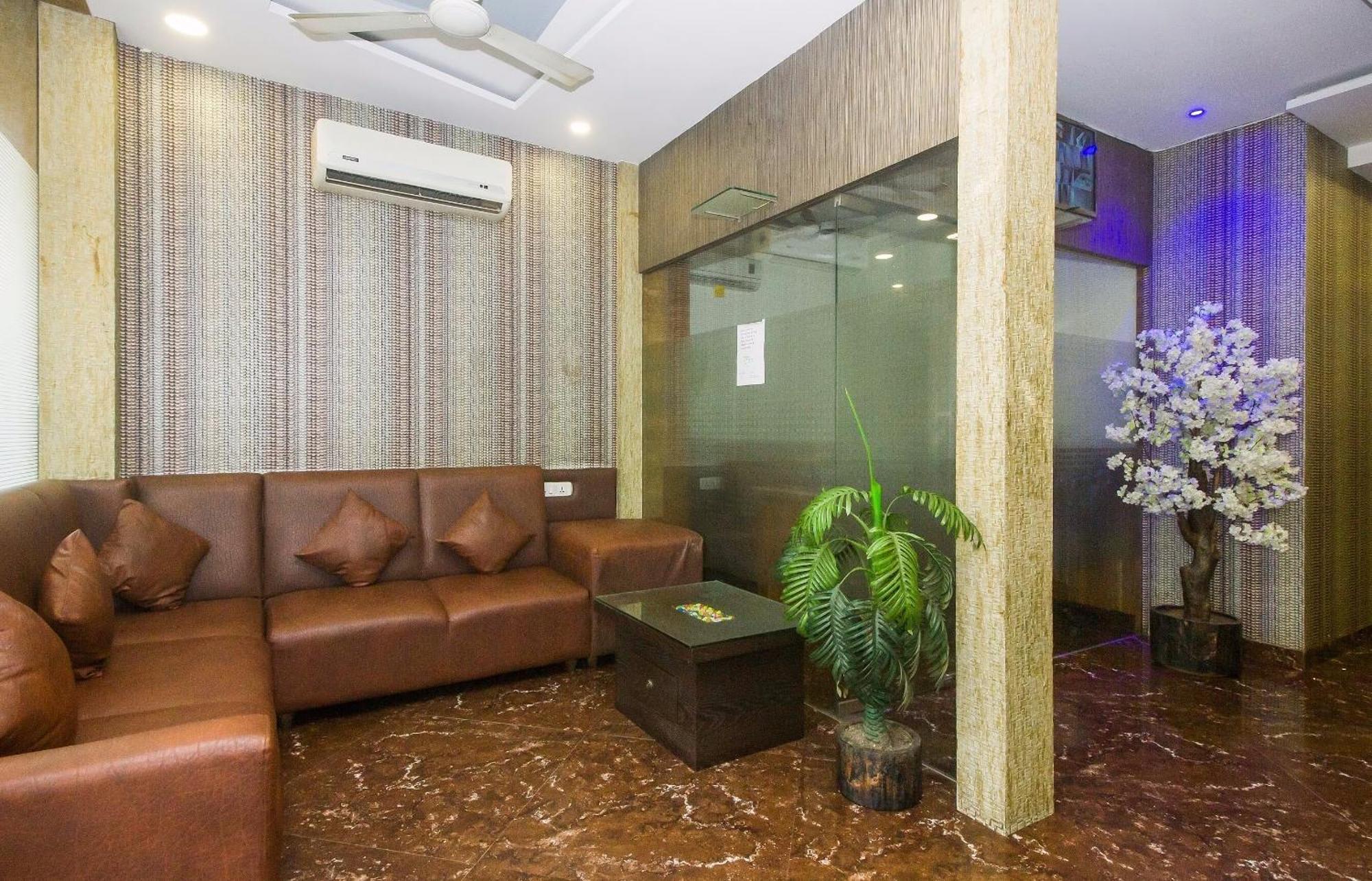 Capital O Hotel Pearl Near Us Embassy ムンバイ エクステリア 写真