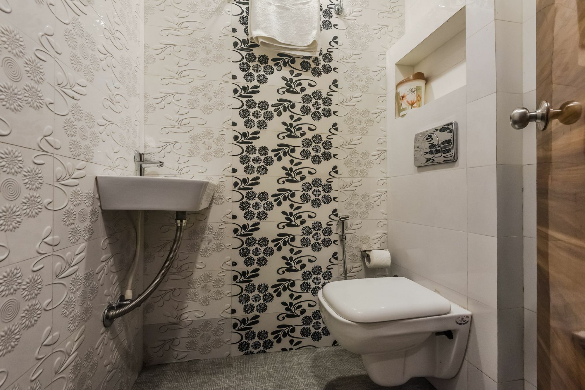 Capital O Hotel Pearl Near Us Embassy ムンバイ エクステリア 写真